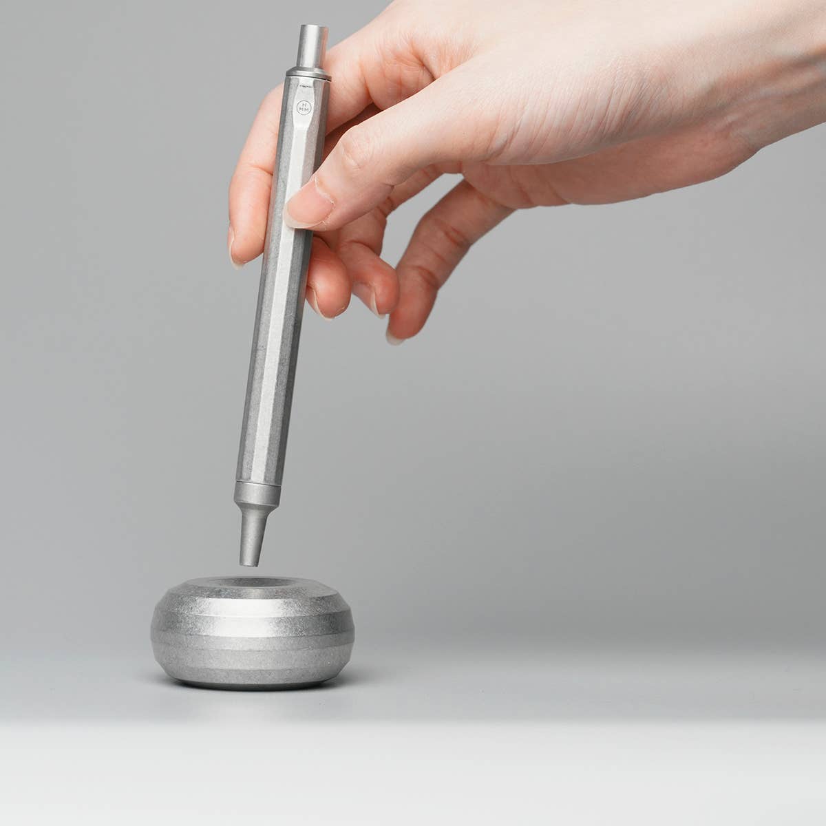 Paperweight/Pen holder Raw